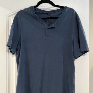 Lululemon T-Shirt